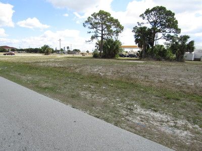 3709 SW 8th Pl, Cape Coral, FL 33914